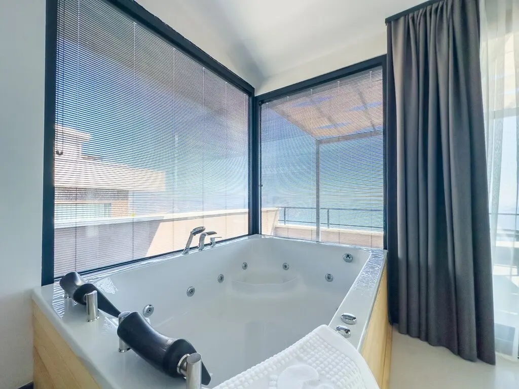 Jacuzzi